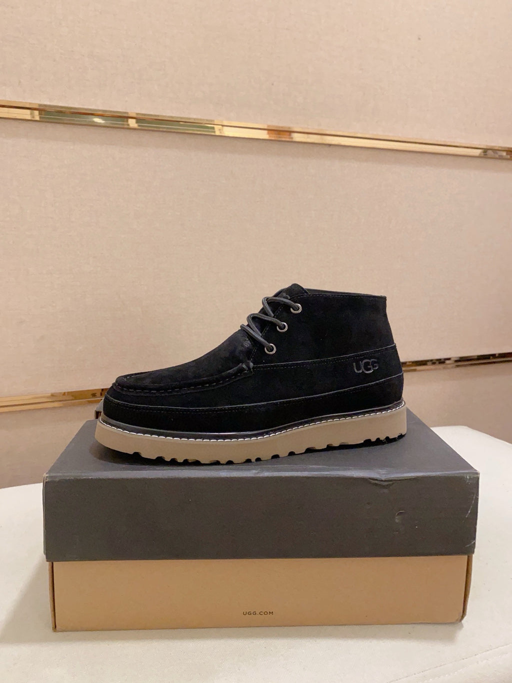 UGG Men's Suede Chukka Boot – Black