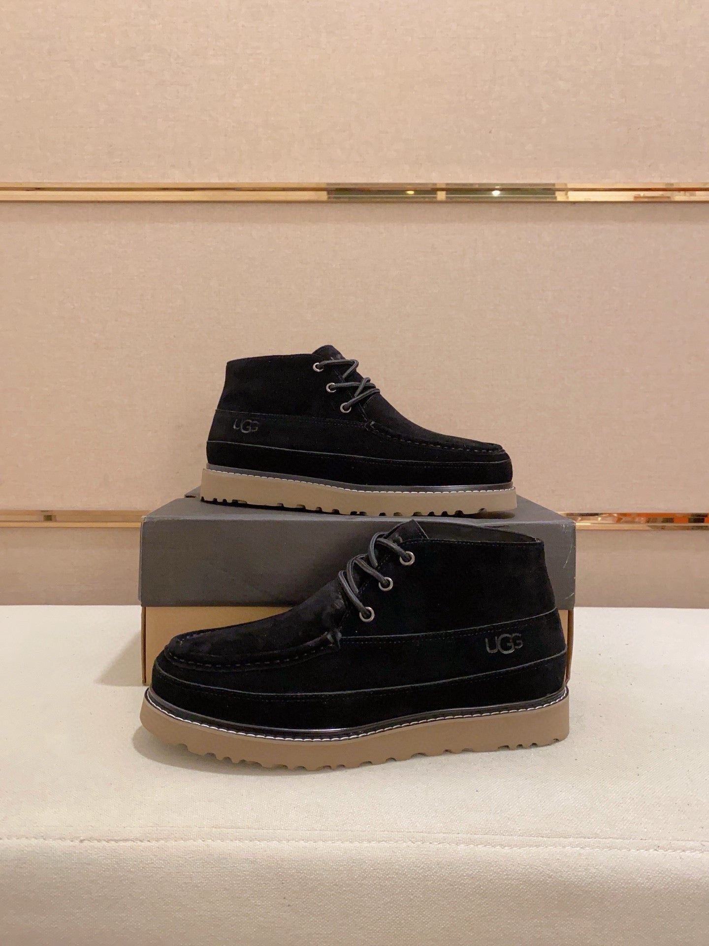 UGG Men's Suede Chukka Boot – Black