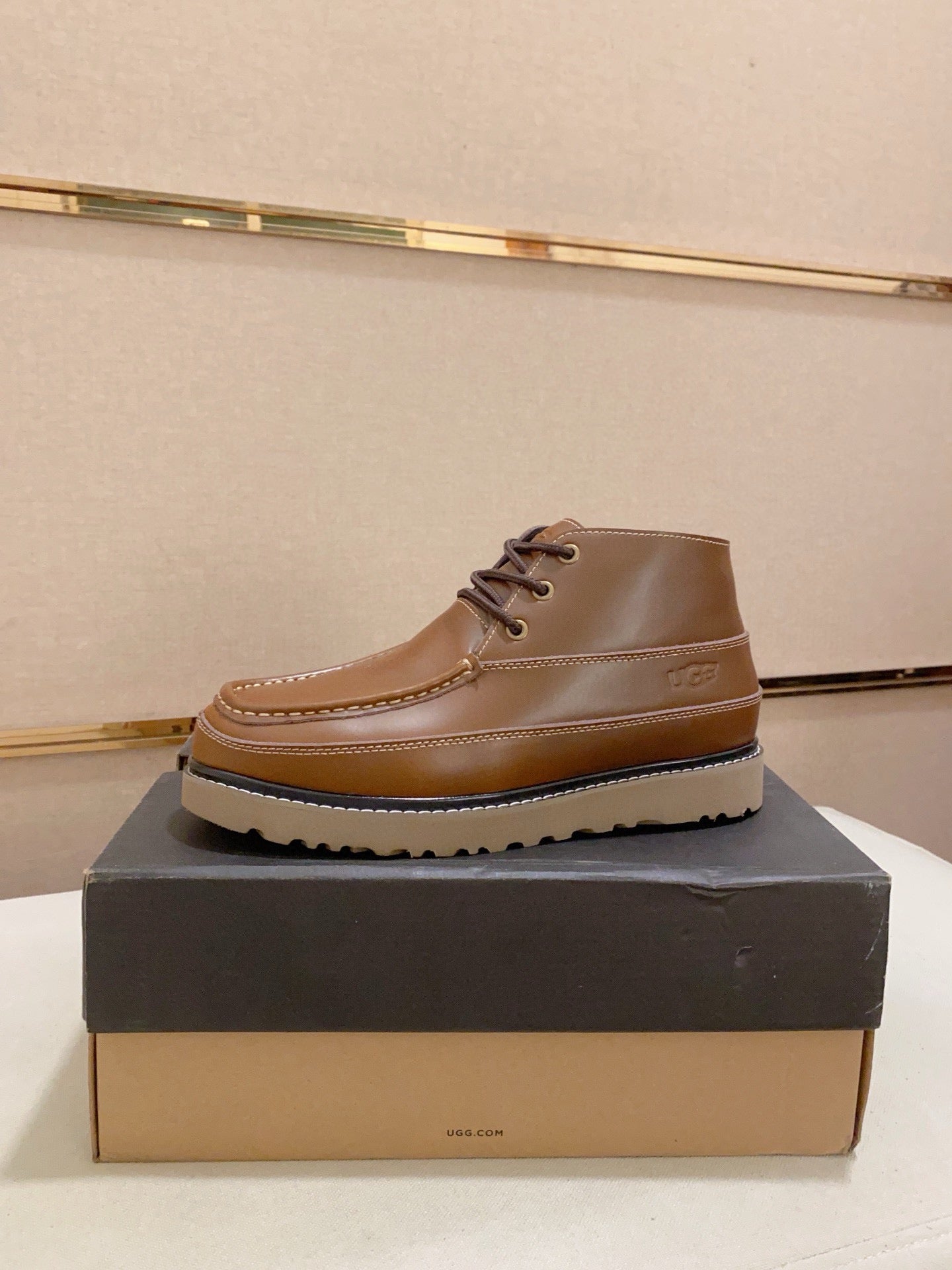 UGG Men's Leather Chukka Boot – Tan