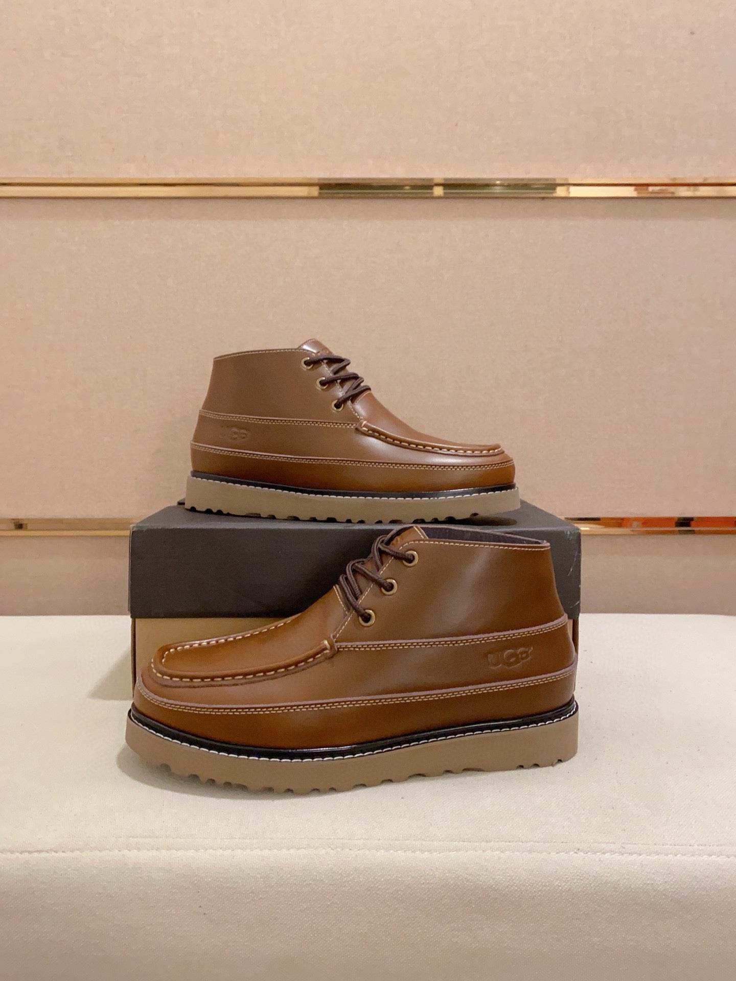 UGG Men's Leather Chukka Boot – Tan