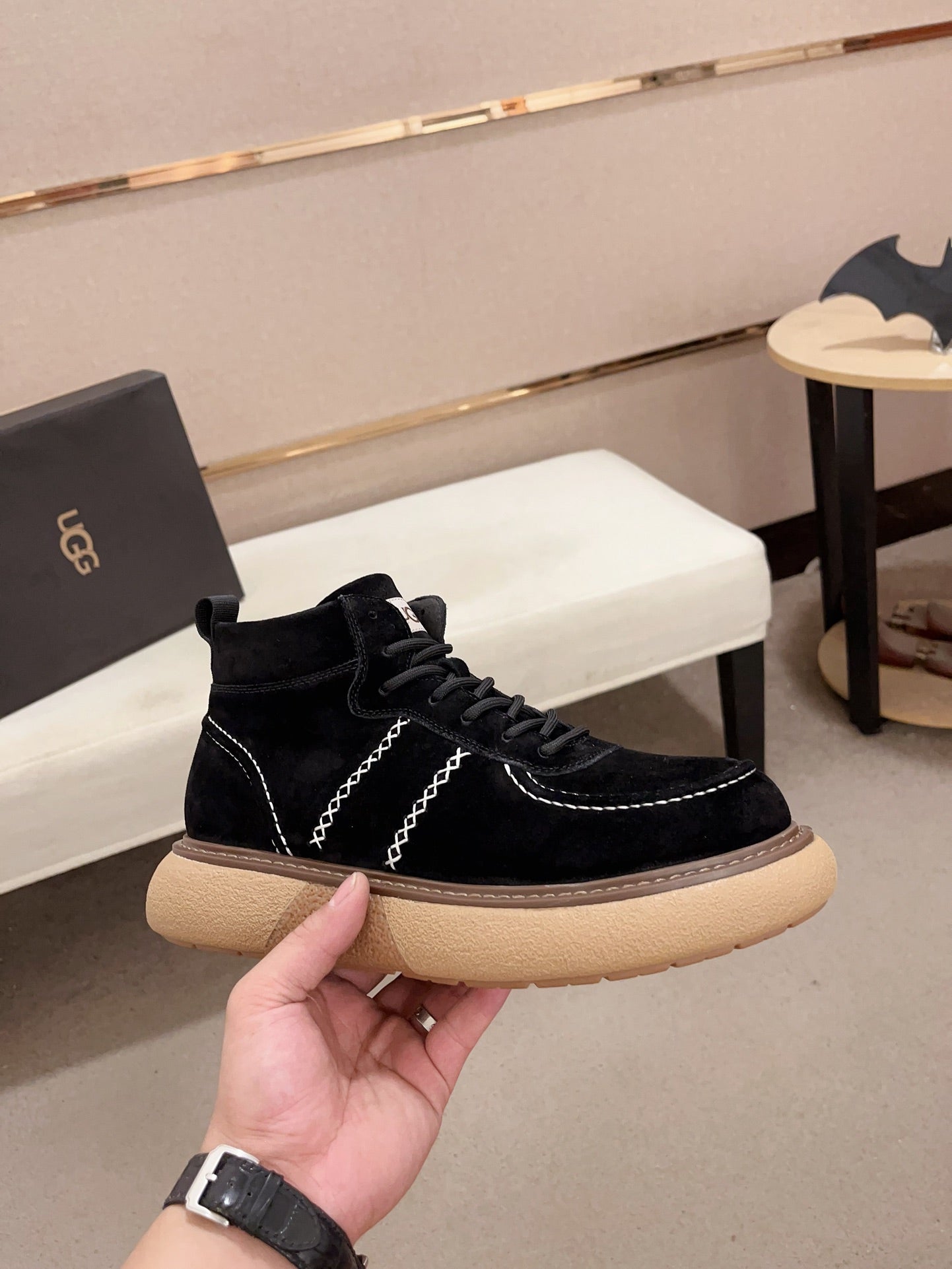 UGG Men's Suede Chukka Boot – Black