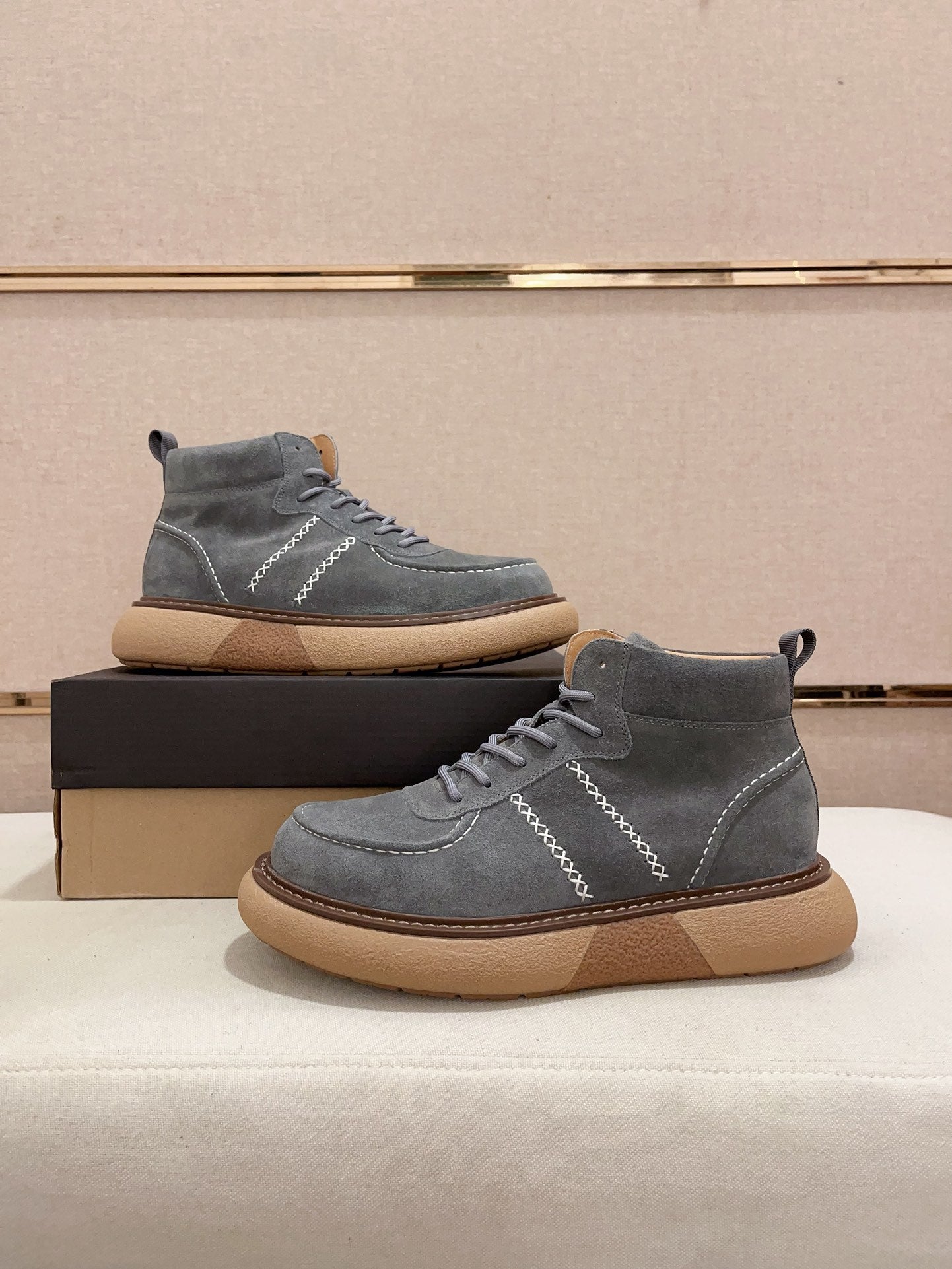 UGG Men's Suede Chukka Boot – Grey